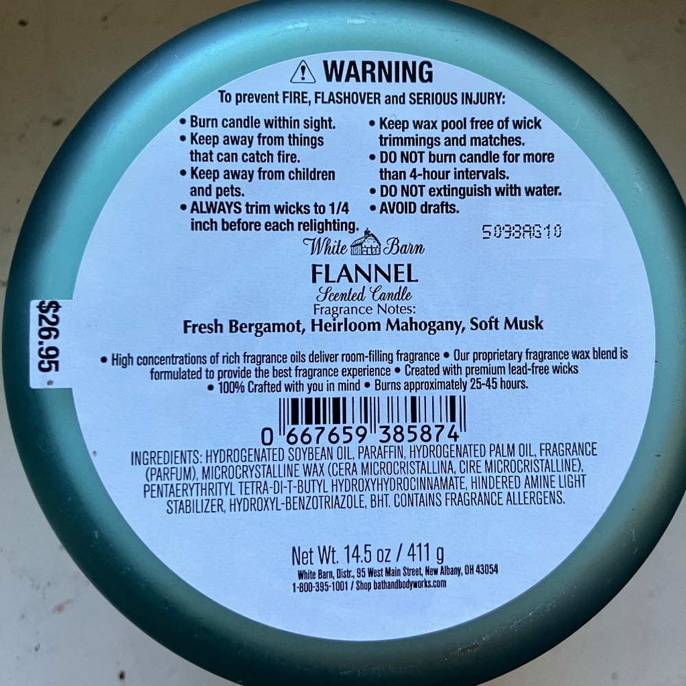 Flannel 3 Wick White Barn Candle! Mahogany, Bergamot & Musk - Picture 5 of 6
